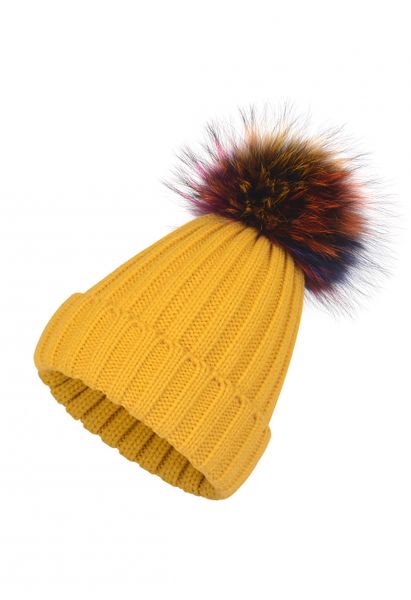 قبعة صغيرة ملونة مزخرفة بوم بوم من الخردل