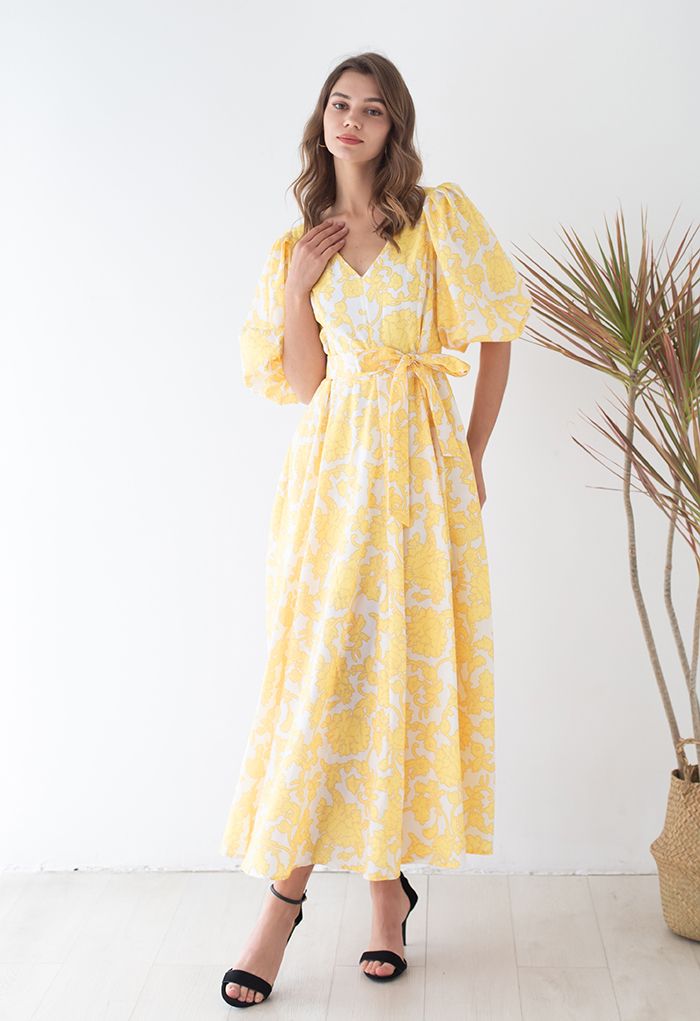 فستان ماكسي برقبة على شكل V وطبعات زهور الكرمة من Divine Flower باللون الأصفر