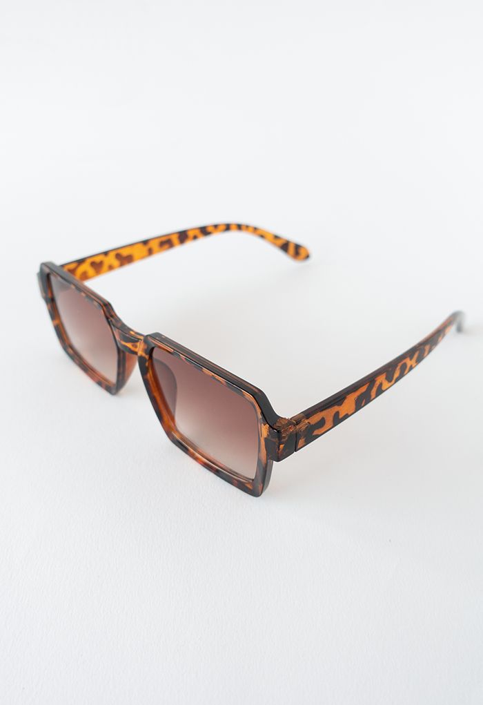 نظارة شمسية بإطار مربع كامل الحواف باللون الفهد