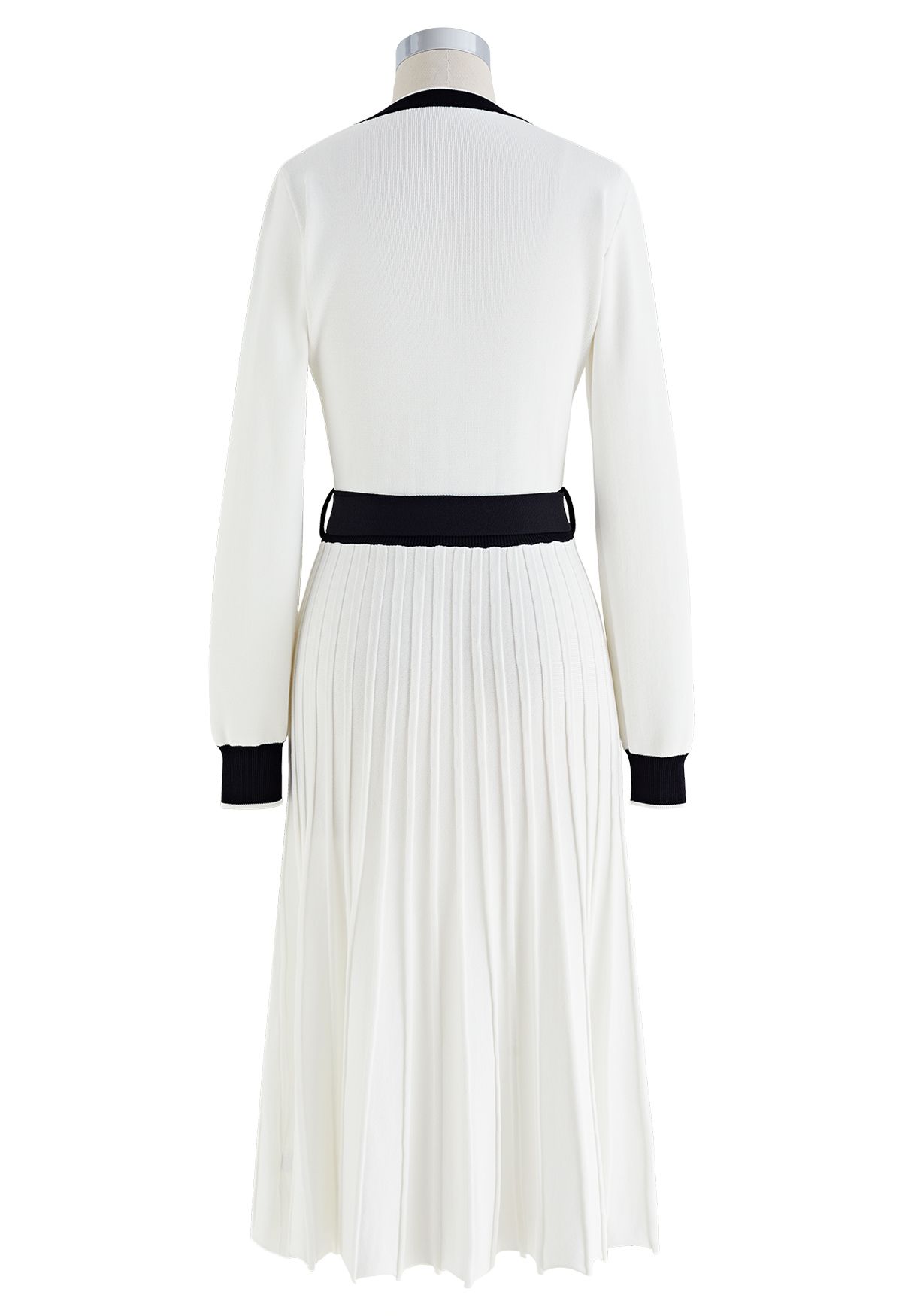 فستان منسوج بطيات بلون مغاير وحزام باللون الأبيض