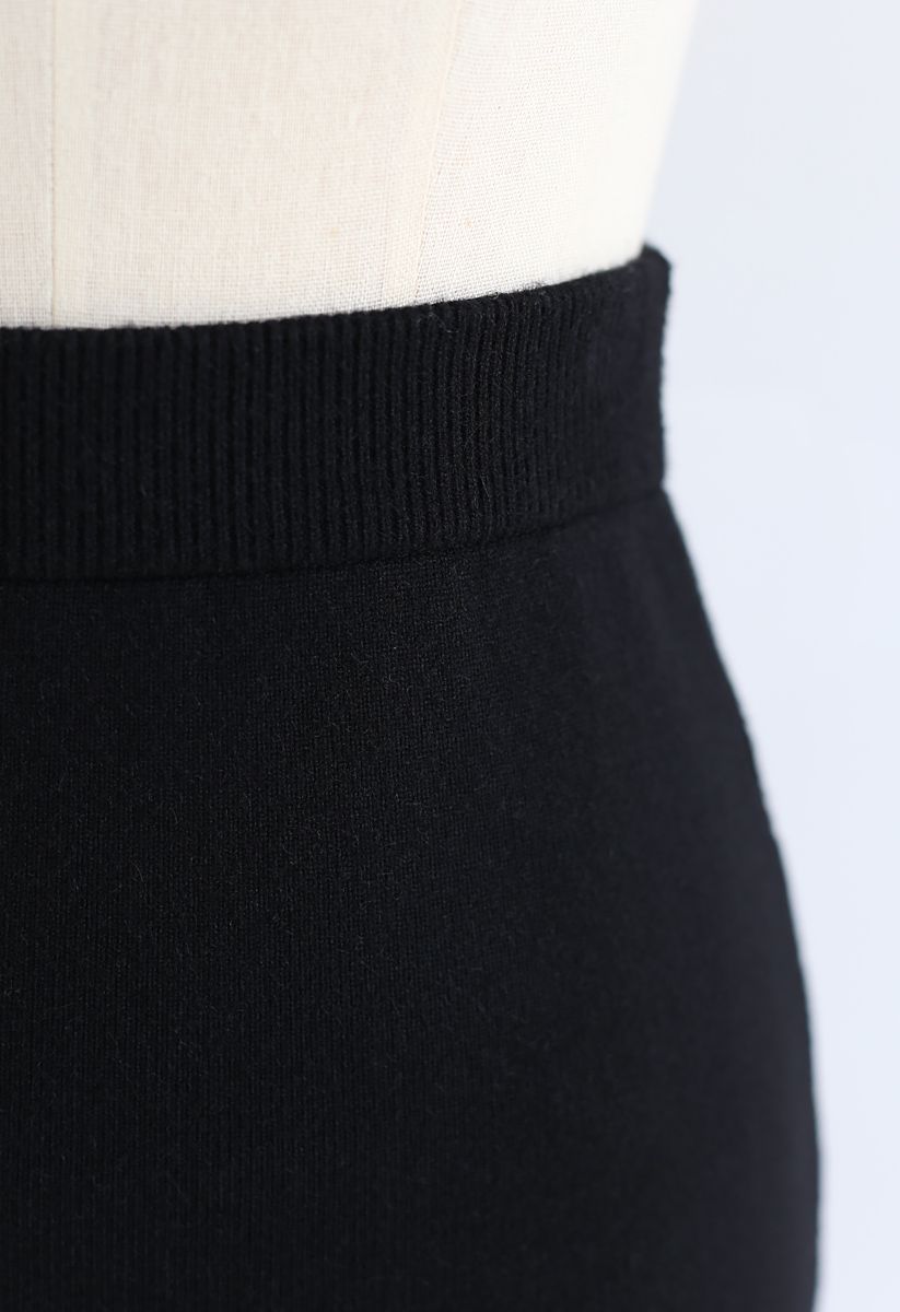 تنورة ميدي مضلعة أساسية باللون الأسود