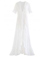 فستان طويل بفتحة رقبة على شكل V وحافة غير متماثلة باللون الأبيض