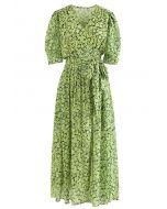 فستان ماكسي شيفون ملفوف بشبكة زهور باللون الأخضر